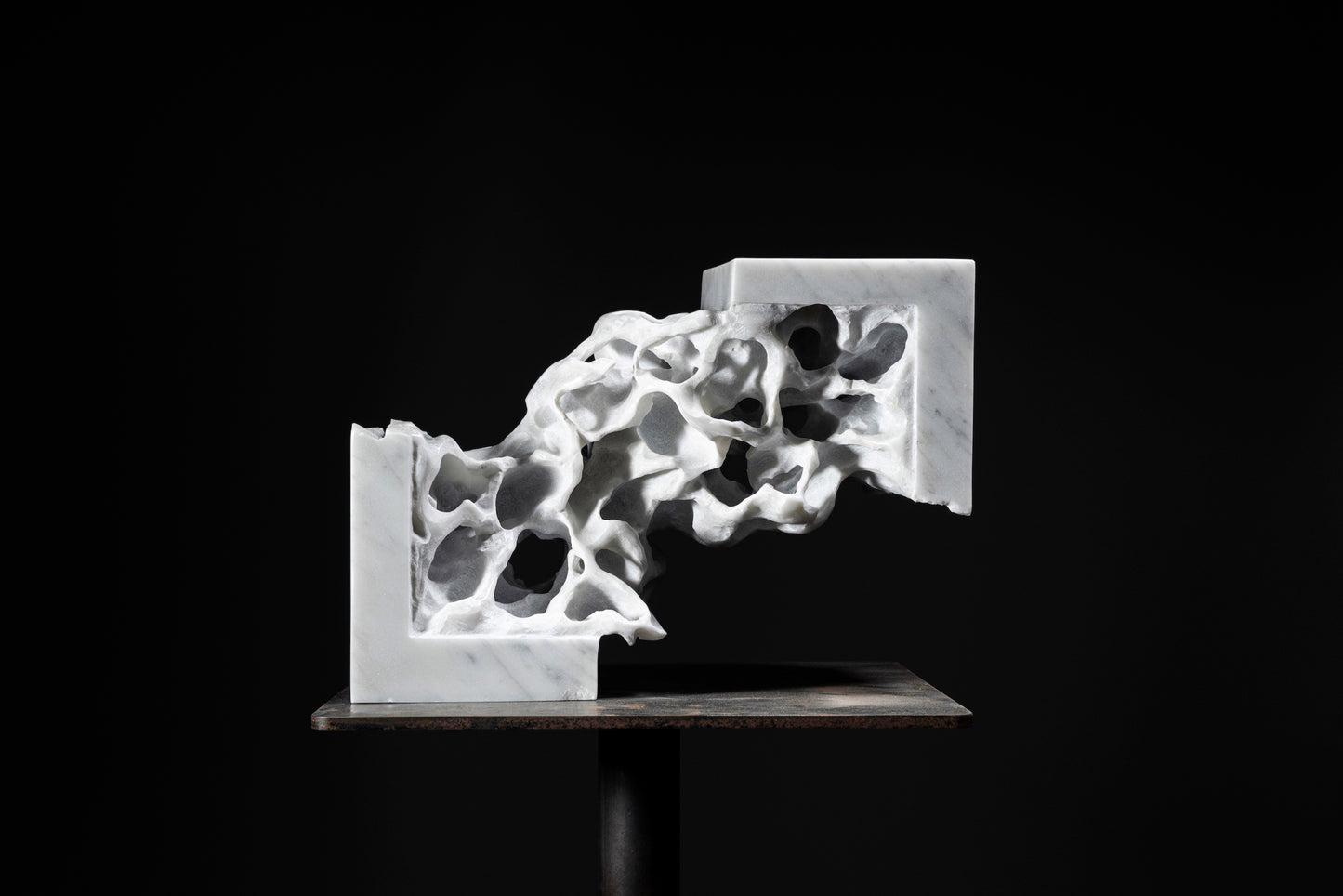 廖家豪,引號的內部空間,2021,卡拉拉白大理石,30x12x22cm,私人收藏。