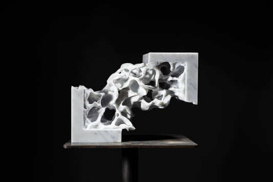 廖家豪,引號的內部空間,2021,卡拉拉白大理石,30x12x22cm,私人收藏。